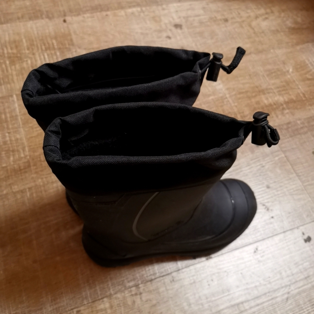 Kamik Snow boots Bid Kids Sz 4 Womens Sz 5